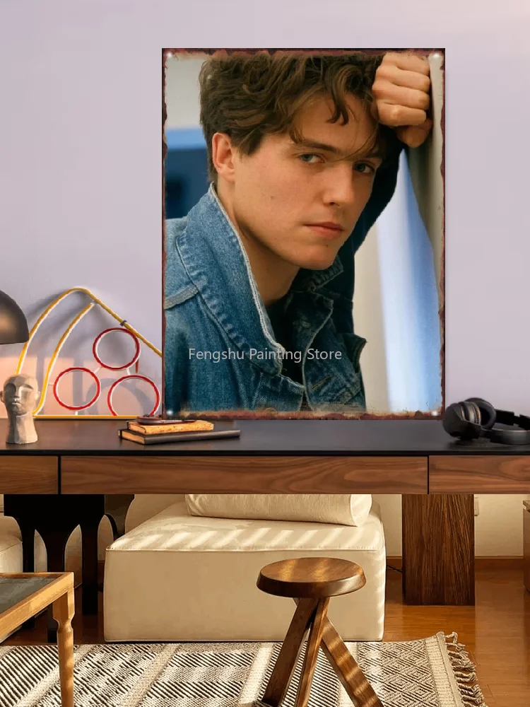1980Hugh Grant Metal Tin Sign  - Home Decor Ai Free recension och pris