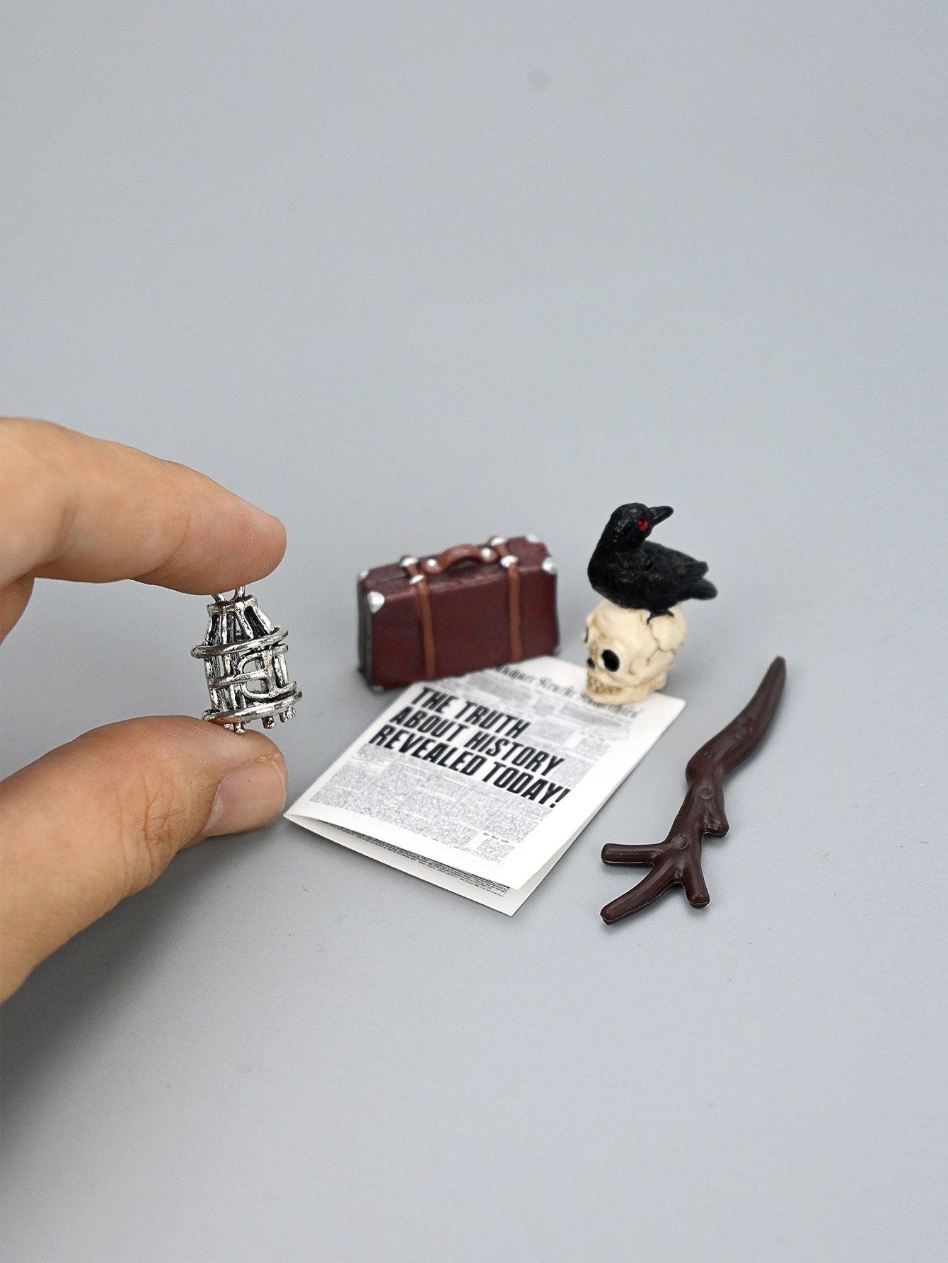 Miniature Academy Luggage Scen - Home Decor Unique Items recension och pris