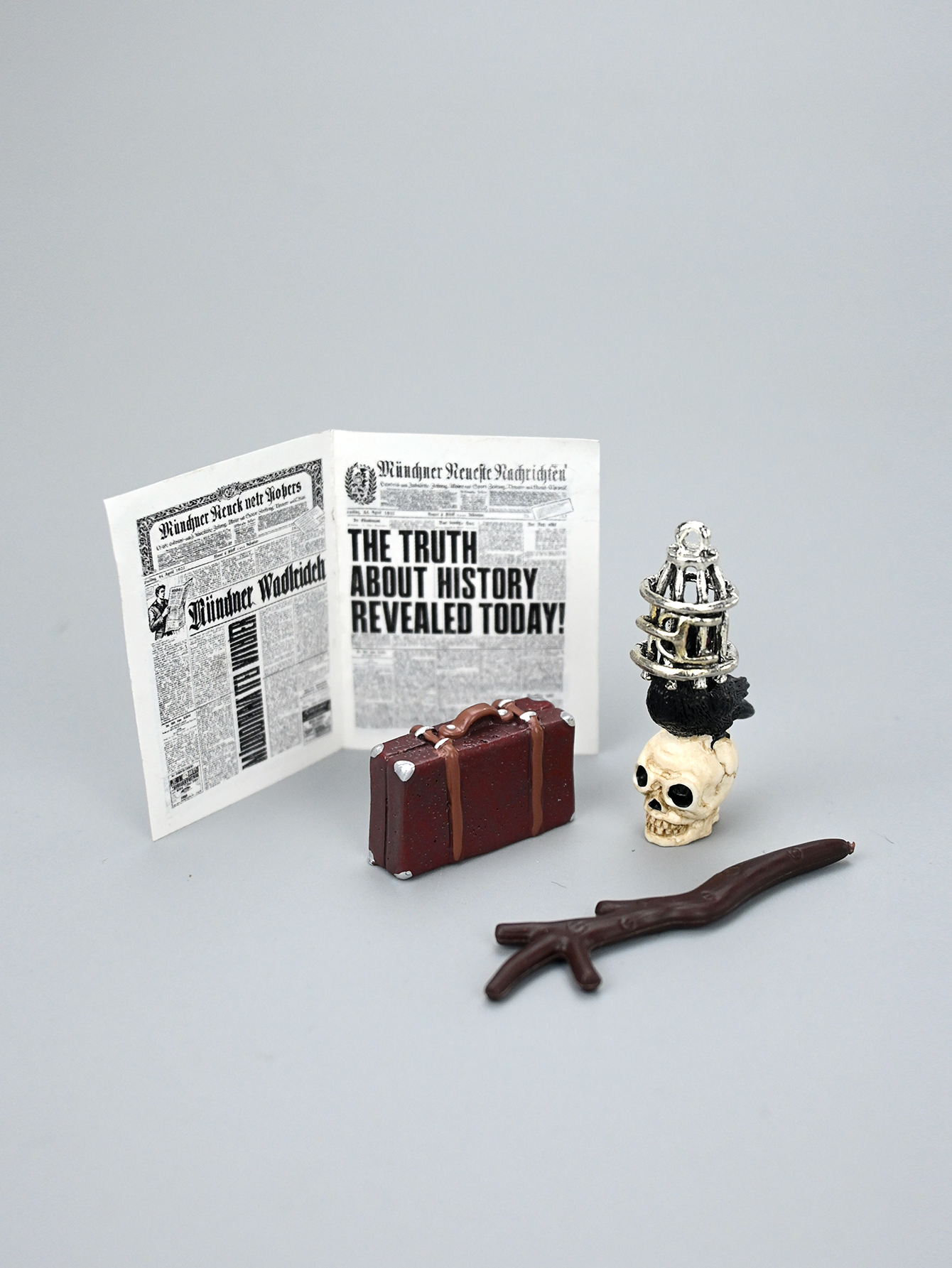 Miniature Academy Luggage Scen - Home Decor Unique Items recension och pris