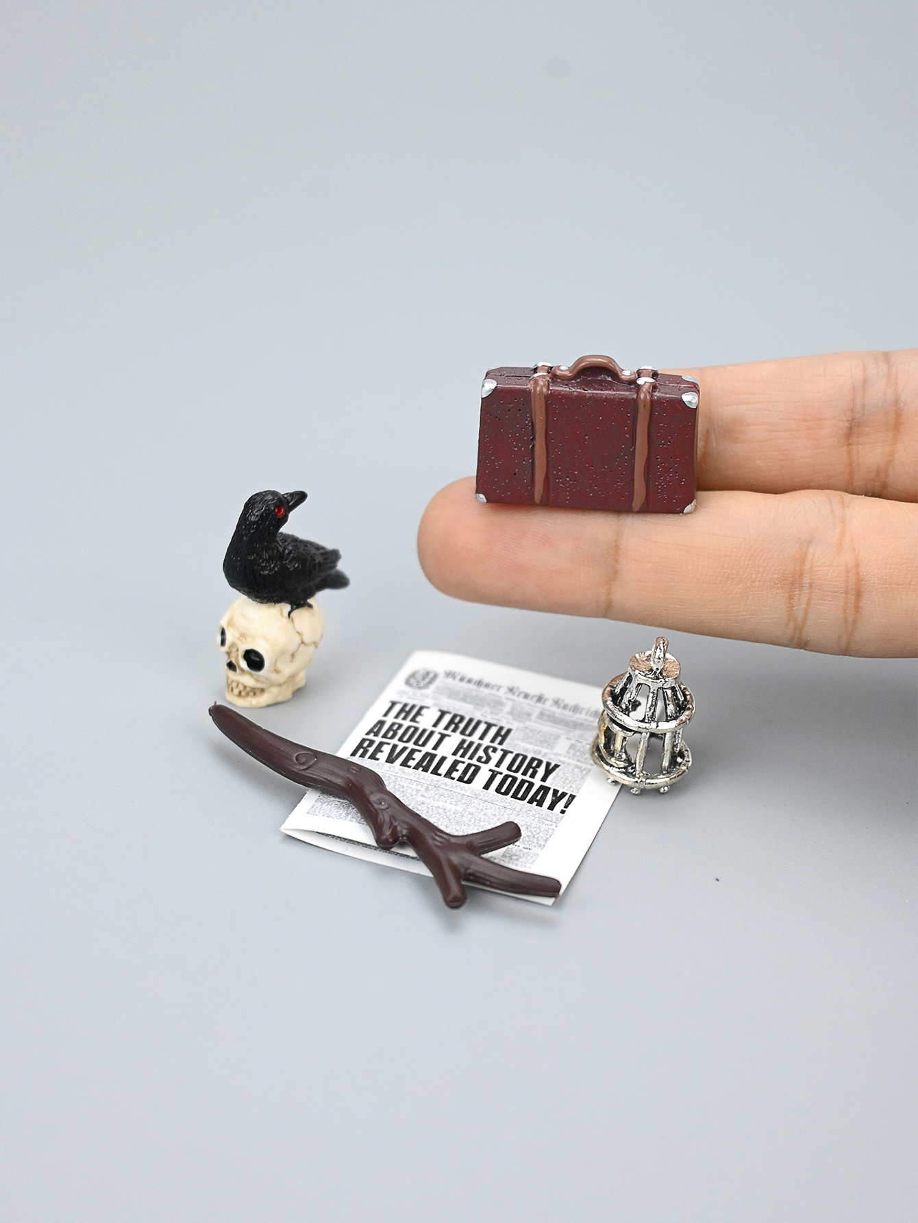 Miniature Academy Luggage Scen - Home Decor Unique Items recension och pris